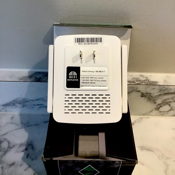 Wi-Fi Extender Signal Booster - Picture 4 of 5